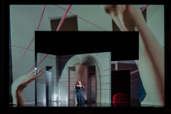 ARIADNE AUF NAXOSOper in einem Akt nebst einem Vorspiel von Richard StraussLibretto von Hugo von Hofmannsthal In deutscher Sprache mit deutschen ÜbertitelnTiroler Landestheater InnsbruckPremiere 20.09.2025MUSIKALISCHE LEITUNGGerrit PrießnitzREGIE Nina RussiBÜHNE Susanne GschwenderKOSTÜME Annemarie BullaVIDEO Robi VoigtDRAMATURGIEKatharina Duda, Diana Merkel, Johanna WildlingDER HAUSHOFMEISTERChristoph KailEIN MUSIKLEHRERJacob PhillipsDER KOMPONISTCamilla LehmeierDER TENOR / BACCHUSFlorian SternDER TANZMEISTERJakob NistlerDER PERÜCKENMACHERWilliam Tyler ClarkLAKAIQi WangZERBINETTAAnnina WachterPRIMADONNA /ARIADNEAnna GablerHARLEKINBenjamin ChamandySCARAMUCCIOWilliam BlakeTRUFFALDINOliver SailerBRIGHELLAJason LeeNAJADEHazel NeighbourDRYADEAbongile FumbaECHOAnastasia LermanORCHESTERTiroler Symphonieorchester Innsbruck